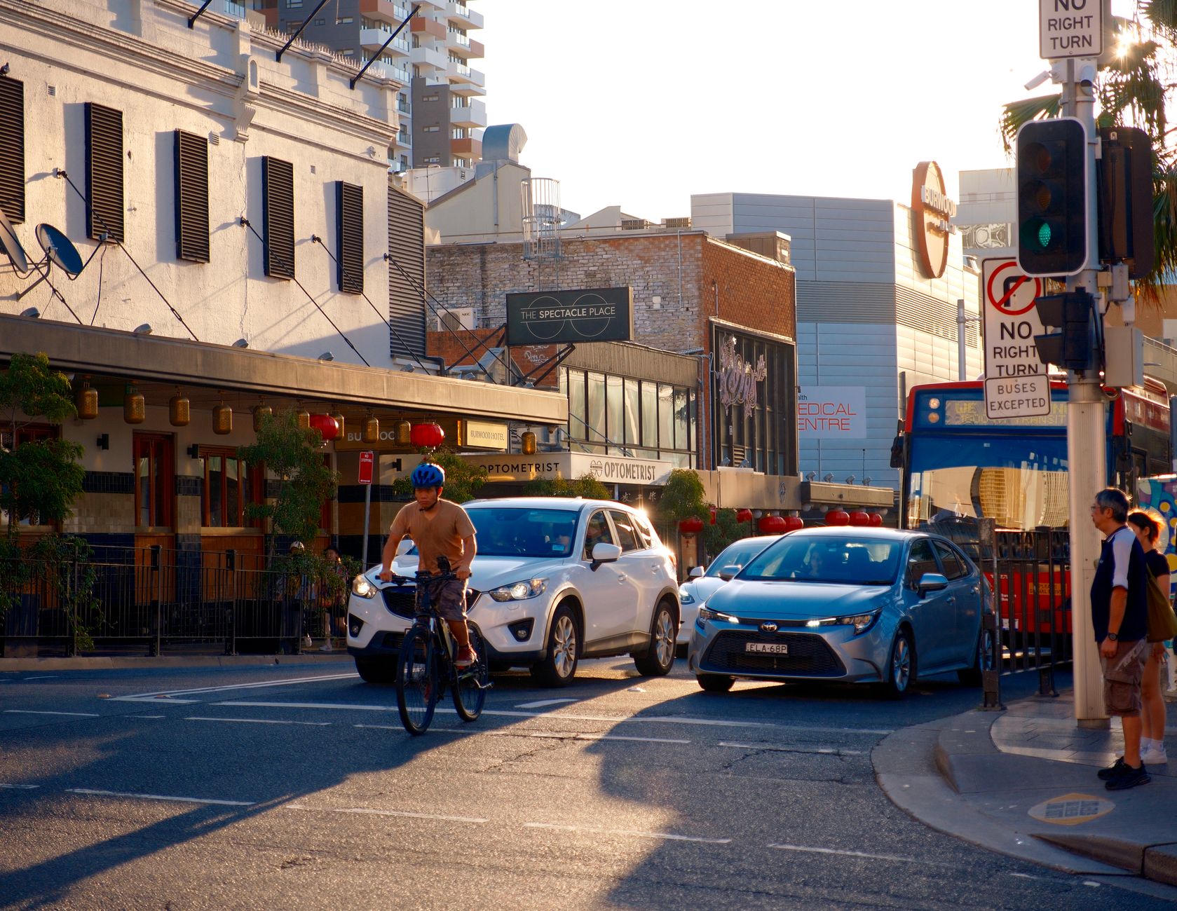Online shopping delivery boxes for everyday products in Australia